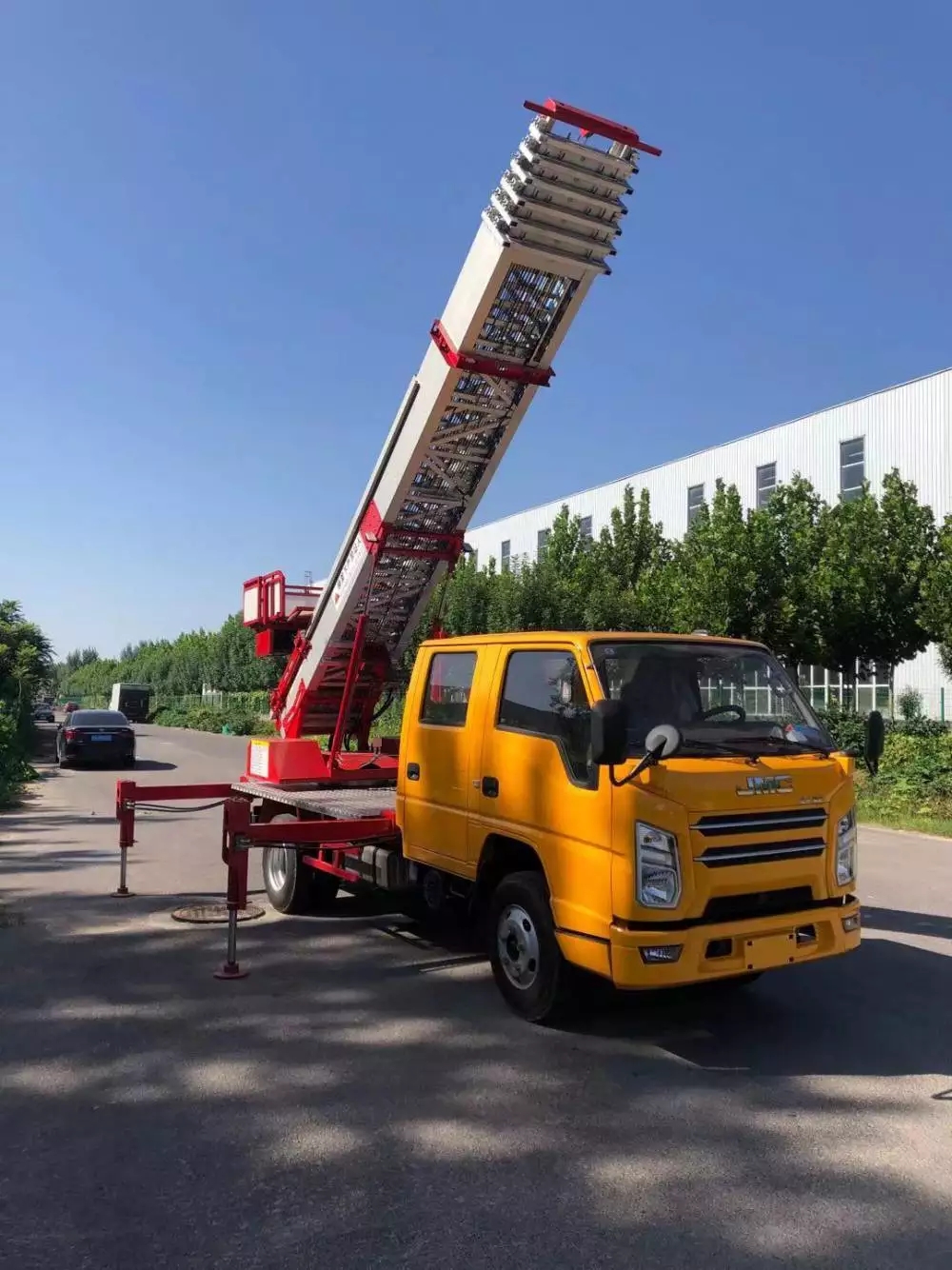 平远附近的云梯车出租服务：轻松解决高空作业需求